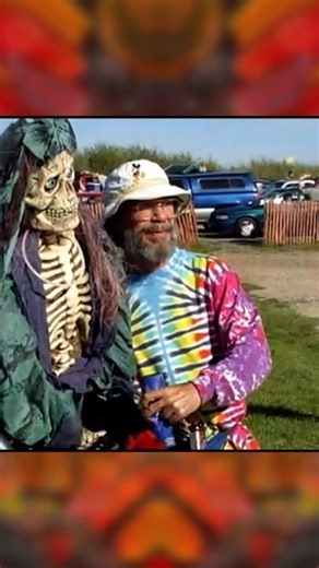 Brian Chambers on Instagram: "In part two, @banjoglass breaks down the wild history of glass blowing, from the Italian island of Murano in the 13th century to the Dead lots of the 1990s ⚡️ Join us Saturday, January 31st for “Glass is Dead: A Grateful Pipe Show,” curated by @banjoglass that traces the lineage of the functional glass art phenomenon from Bob Snodgrass’ color-changing pipes to the masterful rigs of today ⚡️ Video by @seatsontitanic"