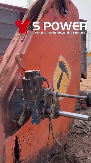 Line Boring This Excavator to Get Back To a Efficient Working Manner Use S Power Lineboring Machine