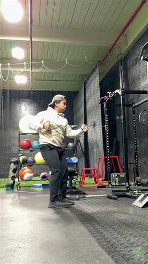 Standing 1-Arm Ipsilateral Cable Row with Anchor #SportSpecific #CableRow