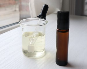 How to Make your Natural Perfume with Essential Oils (  some nice blends recommendations!)