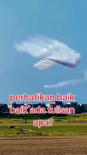 Stunning Aerial Acrobatics: Aircraft Synchronized Maneuvers