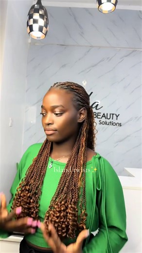 Island Twists: Elegant Heatless Hairstyles for Curly Hair