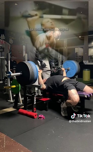 Навушники🩹 #gymtok #жимлежачи #качалка #тюбик