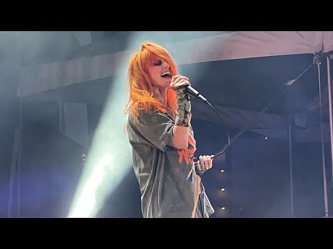Paramore - All I Wanted (LIVE DEBUT @ When We Were Young)