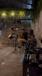 136K views · 4K reactions | Kerispatih - Tapi Bukan Aku #livemusic #nostalgia #musik #indonesia #musisi #cover #lagu #kerispatih | Singaloudmusic | Facebook