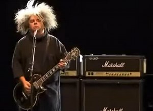 “Time is a big one, only have to free us all.” MELVINS perform “Lizzy” live in Norway in 2007. Fourth Melvins/Houdini album post this week and I might just say screw it and keep going until the entire album is posted. Who knows, might even try for their entire discography. This will be my fifth day in a row of listening to HOUDINI front to back. I am in awe of the power of Buzz and Dale. #grungebible #melvins #buzzosborne #dalecrover | The Grunge Bible
