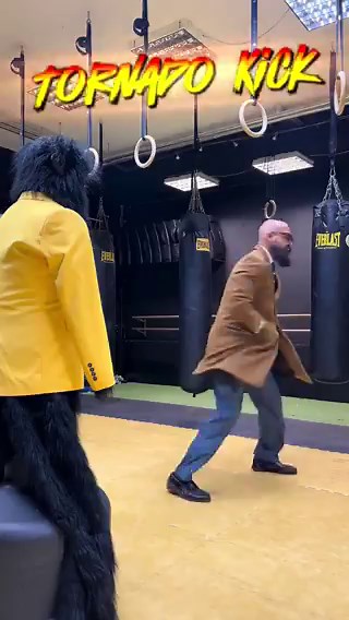 Post by CDB＠初書籍発売中！ on X: 足長いなあ