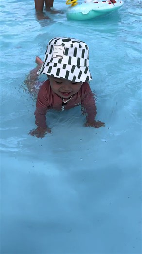夏休みプール2回も行けた！水好きすぎてめっちゃ遊んでくれてた🥰#2歳 #男の子#プール #子連れお出かけ #プール遊び #夏休み #関西プール #大阪プール #水遊び