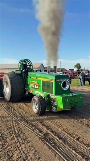 John Deere 4560 “Born Green” Pro Stock Tractor BLOWS Massive Black Smoke! 😱🚜 | Tractor Pull 2026