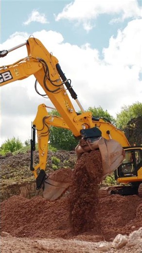 Bigger and better: JCB 40 and 50 tonne excavators at work
