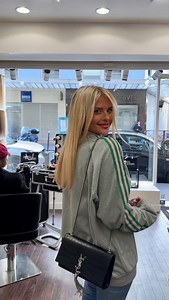 4.1M views · 62K reactions | Passer du très court au très long 來 Les extensions adhésives sont le meilleur choix pour changer de look rapidement ! ➡️ Transforme ton look à Paris, Cannes, Lille, Bruxelles et Dubaï. #transformationcapillaire #extensionscheveux #extensionscheveuxadhesives #extensionscheveuxkeratine #extensionscapillaires | Royal Extension | Facebook