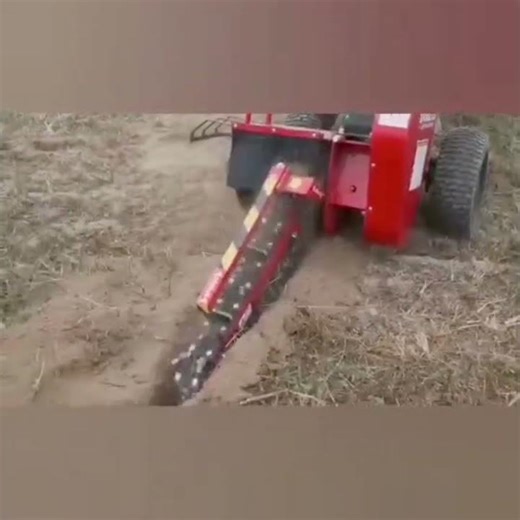🚜🔥 Mini Chain Trencher – Compact Power. Maximum Productivity.