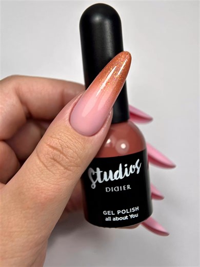 Co powicie na taki look? W jakim innym kolorze widzicie to najlepiej? 💖 Użyte produkty: - Fiber base gel milky pink, - top coat velour - Studios all about you - Pop star no6 - top coat slim fit #nailstutorial #nailsartvideo #nailsinspo #nails #manicure