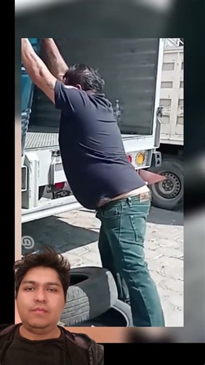 como bajar un barril pesado sin ayudante #viral #cocina #ingenieria #shorts #amazing