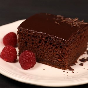 88K views · 1.6K reactions | Nema jaja, ali zato čokolade ima i više nego dovoljno!  Iako je već svima dobro poznat, valja se podsjetiti ovog jednostavnog, brzog i iznimno finog kolača.  | Coolinarika | Facebook