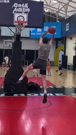 Jrich Style Madness: Jared Roth’s Epic Dunk in China! 🏀🔥 #nbadunkcontestjrich #betweenthelegs