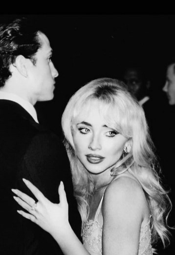 Sabrina Carpenter's Latest GIFs on Giftok