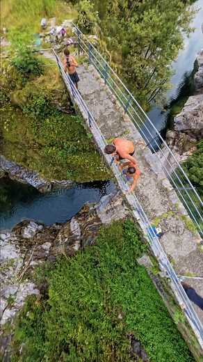 533K views · 8.7K reactions | Sketchy sniper døds  Tiny and slippery rail + narrow landing @cgrdt had to go bullseye on that one 﫣 Shot on @insta360 X4 #insta360 #insta360x4 #døds #adrenaline #bridgejumping #cliffjjmping #adrenalinerush #adventure | Enzo Benezet | Facebook