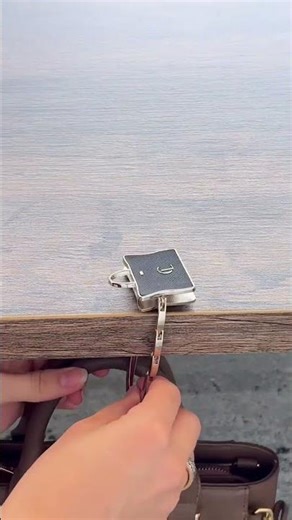 How to use the Bag Hook?