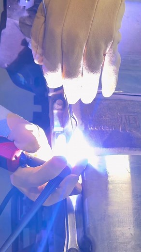 44K views · 1.3K reactions | Ameri-Barra Vortec 4200 LL8 Welding up the rear sump oil pan with Joel from StrangeBrewFab. This went extremely well all things considered. You cannot buy a rear sump oil pan for this engine, we took an oil pan for the inline 5, sectioned & stretched it to duty the inline 6 for our C10 swap  #ameribarra #vortec4200 #c10 | Dick Industries Inc | Facebook