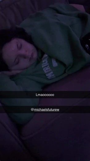 Bro dumped Cold ass warter on me and wock me uo out my sleep bc my man told her to but it ok bc im going to get my pay back soon as I can I promise I will @idk @🌺Brianna🌸