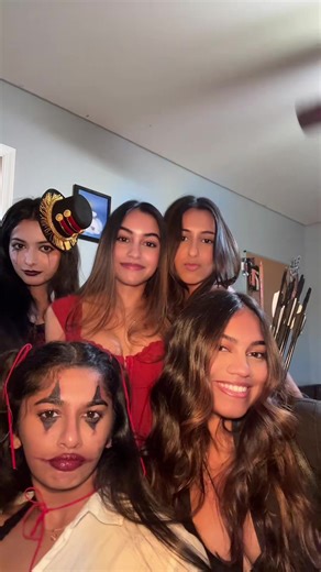 first of many sorry in advance #halloween #halloweekend #transition @giantplatypusbear @diya @Shaili @Kravings w Kavya