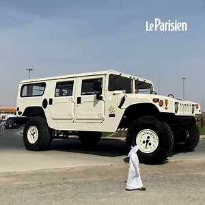 Bienvenue dans le plus gros Hummer du monde. Hauteur : 6 mètres. Longueur 14 mètres. Vitesse max ? 32km/h | Le Parisien