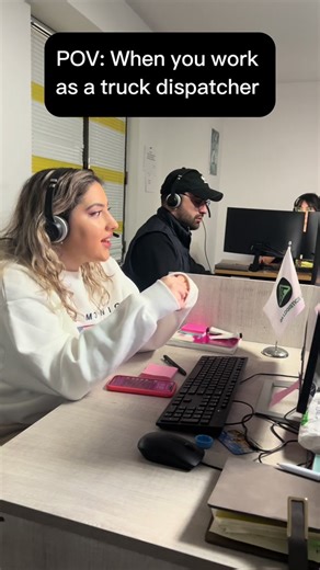 Truck Dispatcher😅 #truckdispatching #truckdispatchercourse #dispatcher #dispatchercalls #officelife #work #trucking #logistics