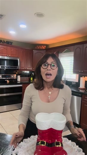 13K views · 4.2K reactions | Here’s another quick and easy tutorial to create some Christmas magic for your home! #christmastreedesigner #christmasdecor #tips #tutorials | Deck.your.decor | Facebook