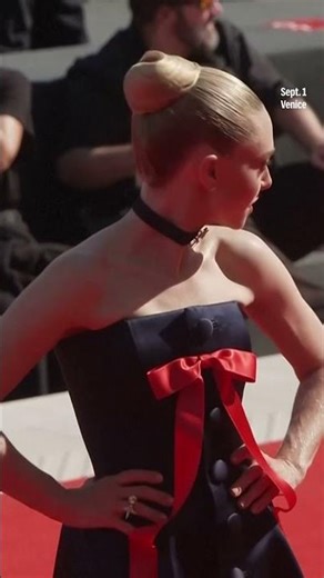 Amanda Seyfried poses at Venice premiere of 'The testament of Ann Lee'