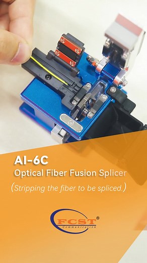 How to do fiber splicing? here show the step 1. #fibersplicing #fusionsplicer #opticalsplicer #ftth