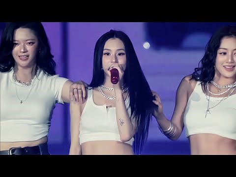 TWICE "TAKEDOWN" live at Lollapalooza 【ENG/CHINESE】