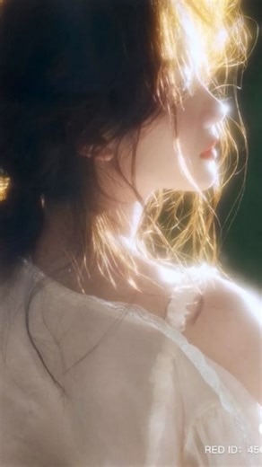 ‎●๑⃝̶جك ̶̶r ̶o ̶̶s ̶̶e⍣⃟❂͜͡۩࿐‎ on Instagram: "日本利用压电瓷砖将脚步转化为电能。这些瓷砖捕捉来自你脚步的动能。当你行走时，你的重量和动作会对瓷砖产生压力。瓷砖会轻微弯曲，从而产生机械应力。瓷砖内部的压电材料将这种应力转化为电能。每一步都会产生少量电荷，而数百万步结合在一起就能产生足够的电力来驱动 LED 灯、数字显示屏和传感器。在像涩谷车站这样繁忙的地方，每天大约有 240 万个脚步为这一系统作出贡献。这些电能可以被储存或立即使用，从而减少对传统电力来源的依赖，并支持可持续的城市基础设施。这种方法将日常运动转化为实用的可再生能源 #日本 #知识 #事实 #你知道吗 #推荐 #科技 #创新 #历史 #技术 #实验 #热门 日本利用压电瓷砖将脚步转化为电能。这些瓷砖捕捉来自你脚步的动能。当你行走时，你的重量和动作会对瓷砖产生压力。瓷砖会轻微弯曲，从而产生机械应力。瓷砖内部的压电材料将这种应力转化为电能。每一步都会产生少量电荷，而数百万步结合在一起就能产生足够的电力来驱动 LED 灯、数字显示屏和传感器。在像涩谷车站这样繁忙的地方，每天大约有 2