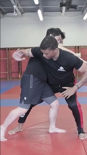 How Capoeira Counters The Cross #shorts #capoeira