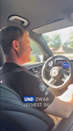 Joschka shows you how to easily open the digital operating manual with animations🧠💡