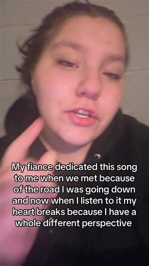 R&B’sMama2324 (@rivhursmomma23)’s video of he sang a song for his ex