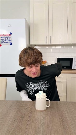 How to Prank Friend with Upside Down Cocoa! ☕😂