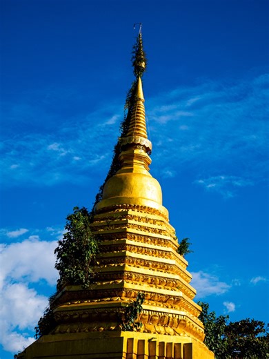 500-year-old Buddhist pagoda in Thailand collapses after rain, revealing hidden treasures (video)