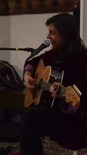 Lucio Corsi Fanpage 🇬🇧 on Instagram: "Lucio performs Amico Vola Via at a restaurant in 2016 🥺💜 Still figuring out the lyrics I think! #luciocorsi #luciocorsifanclub #luciocorsilive #luciocorsifan #luciocorsifanpage"