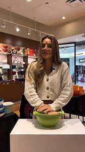🥣 Grande nouvelle : Tupperware est là en boutique temporaire aux Galeries Rive Nord! C’est le moment parfait pour redécouvrir les essentiels de cuisine qu’on aime… et en profiter pour organiser ses repas comme un pro 💪✨ ➡️ Passe faire un tour avant qu’elle ne disparaisse! #tupperware #galeriesrivenord #popupsstore #cuisineorganisée #repasprêtsàemporter #cuisinestyle #shoppinglocal | Galeries Rive Nord