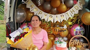 Niaksyon na untag kailad si mader😅 sa dihang gitawag sa igsoon ug giignan nga atik ra ang tanan mahitungod sa iyang titulo😂😂 mission failed!😂😂.. pero bisan pa man, na surpresa og nalipay gihapon kaayo ang inahan sa gihimong patabo sa iyang mga bootang anak.. walay sukod ang gugma sa inahan ug amahan sa anak maingon usab ang mga anak niini.. Malipay lang ang inahan., pangitaan gyud og paagi💚 | Digos Flowershop