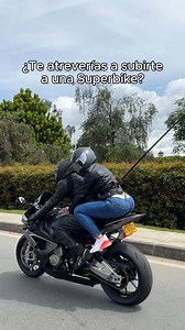 Es calgo así como tirarse en paracaídas. #bikers #moteros #motos #s1000rr | La Juguetería SBK