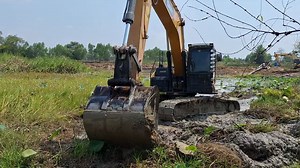 三一挖掘机在泰国河道疏浚_哔哩哔哩_bilibili