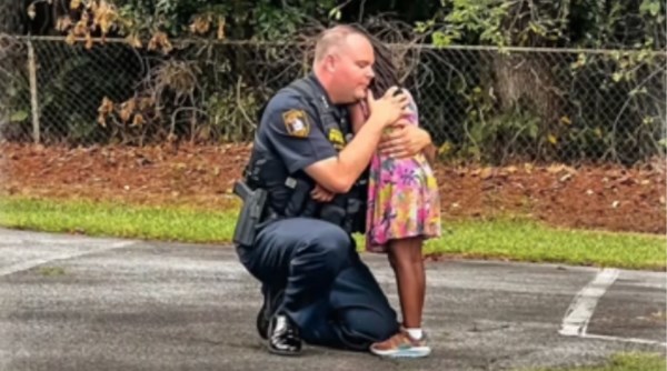 Cop Finds Abandoned Little Girl in Parking Lot – Breaks Down When She Speaks
