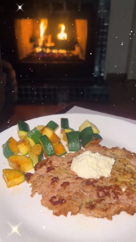 Healthy dinners for teachers over 40. We must eat to keep our energy up, up, UP! Simple menu, 6 oz ground turkey burger, 35 calories of feta dip instead of regular cheese, sautéed zucchini. So simple.#teacherlife #cuteteacher #teacherstyle #teachersoftiktok #teachermeals