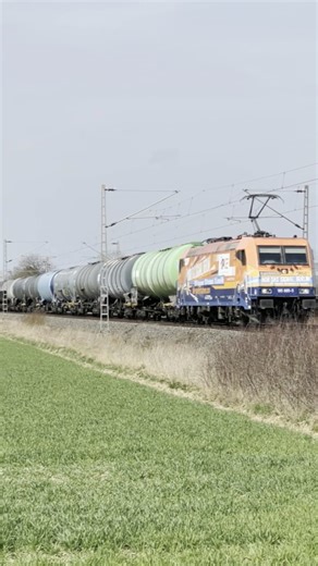 IGE 185 685-5 mit einem Kesselzug in der Nähe von Paderborn-Elsen #TammyCompany #Trainspotting #Trains #Traintraffic #trainsworldwide #Bahn #Railways #Railway #Train #zug #züge | Tammy Company