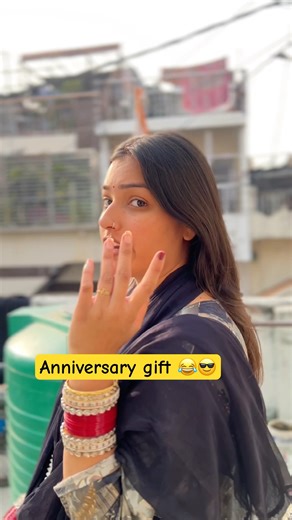 Anniversary gift 😂🤣 .. #comedy #comedyshorts #couplecomedy #ytshorts #youtubecomedy