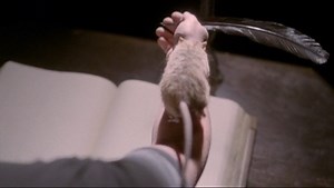 Masters of Horror: Dreams In The Witch House - Apple TV