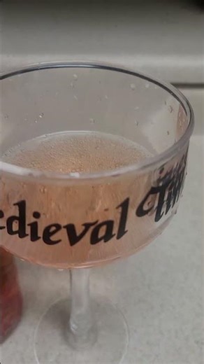 1st time trying opera prima Moscato Rose it's a 10 😌🙌😌