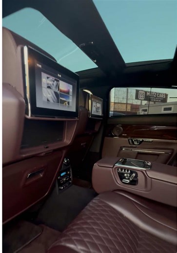 🔥 Jaguar XJ Long Autobiography – FACELIFT 📅 2016 | 🚗 XJL – ampatament 3.157 mm ⚙️ 3.0 V6 Bi-Turbo Diesel | 300 CP | 700 Nm 🔁 Automată ZF 8 trepte | 📍 ℹ️ Kilometraj: 197.500 km ✨ De ce e special: • Versiune Autobiography – full option 👑 • Suspensie pneumatică – confort de limuzină 🛋️ • ACC / Pilot automat adaptiv 🧠 • Camere 360° Park Assist 📸 • Uși soft-close & portbagaj electric 🛋️ Interior de lux: • Piele semi-anilină Bordeaux ❤️ • Scaune față spate electrice, încălzite, ventilate & m